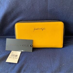Kendall & Kylie women’s yellow wallet